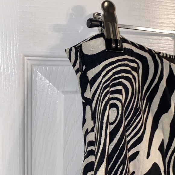 Geo Midi Skirt with Slit - Picture 7 of 7